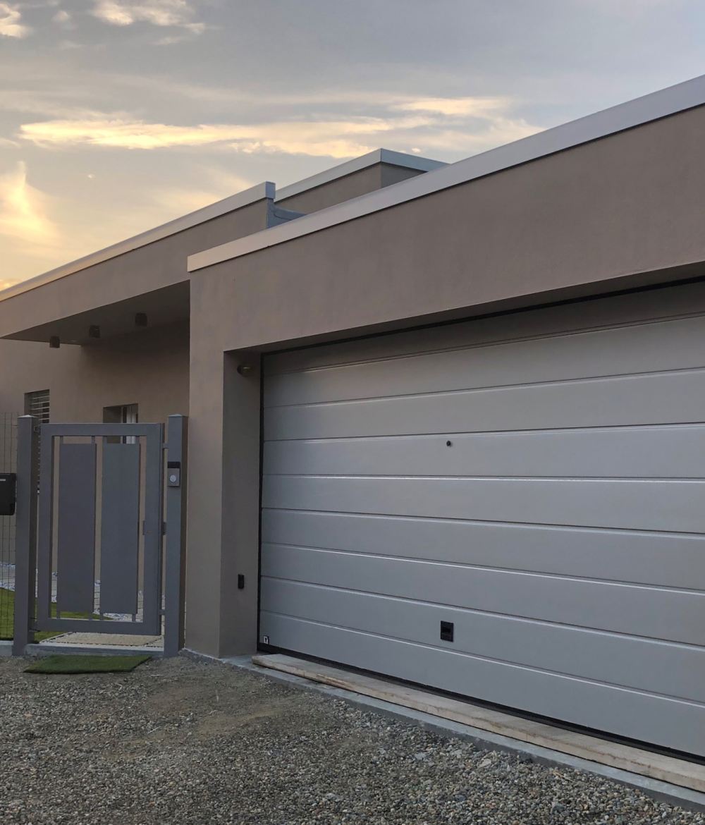 Portone sezionale garage Pastore
